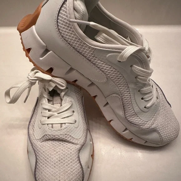 Reebok White Sneakers with Gum Sole - Picture 4 of 6